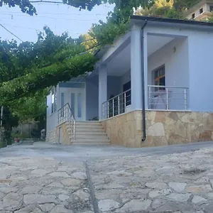 Gæstehus Forest, Berat